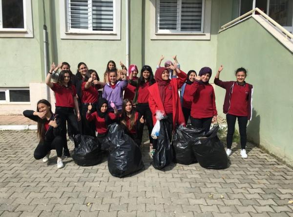 9A Sınıfının Toplumsal Hizmet Kapsamında Gönüllü Çevre Temizliği